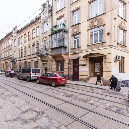アパート у львові біля залізничного вокзалу на вулиці марка вовчка 8 *
