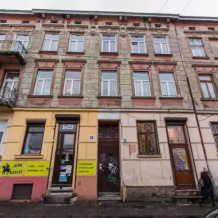 у львові, біля залізничного вокзалу, вул. городоцька 58. Апартаменты