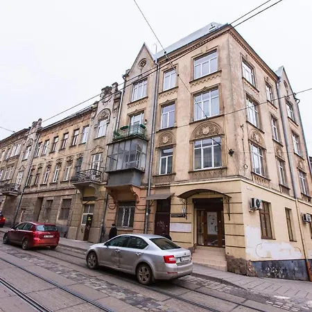 у львові біля залізничного вокзалу на вулиці марка вовчка 8 Apartment Lviv