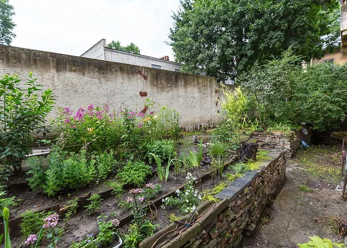 у львові, біля залізничного вокзалу, вул. городоцька 58. * Львов