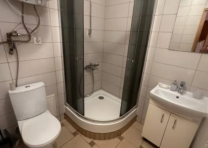 у львові, біля залізничного вокзалу, вул. городоцька 58. *