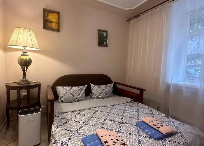 у львові біля залізничного вокзалу на вулиці марка вовчка 8 *