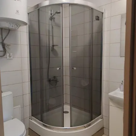 у львові біля залізничного вокзалу на вулиці марка вовчка 8 Apartamento