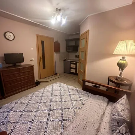 у львові біля залізничного вокзалу на вулиці марка вовчка 8 Apartamento *