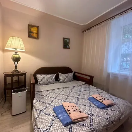 у львові біля залізничного вокзалу на вулиці марка вовчка 8 *