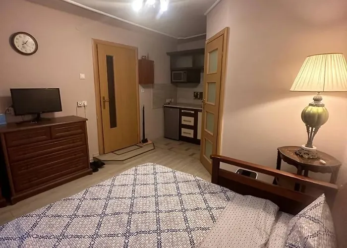 у львові біля залізничного вокзалу на вулиці марка вовчка 8 Apartman *