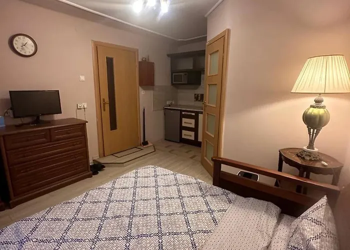 у львові біля залізничного вокзалу на вулиці марка вовчка 8